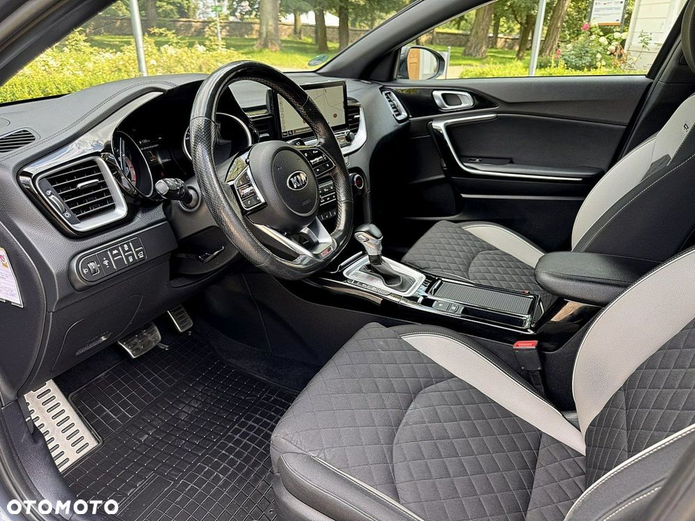 Kia ProCeed - 13