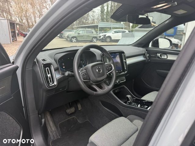 Volvo XC 40 B3 Plus Dark - 22