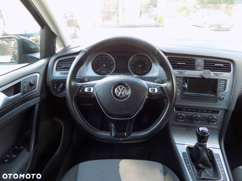 Volkswagen Golf - 6