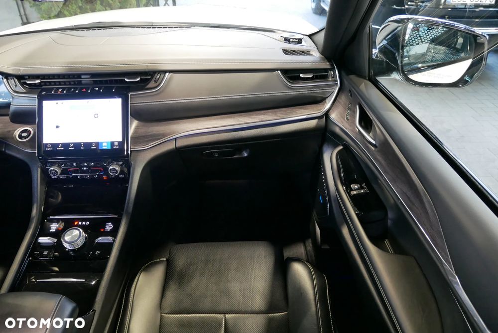Jeep Grand Cherokee - 17