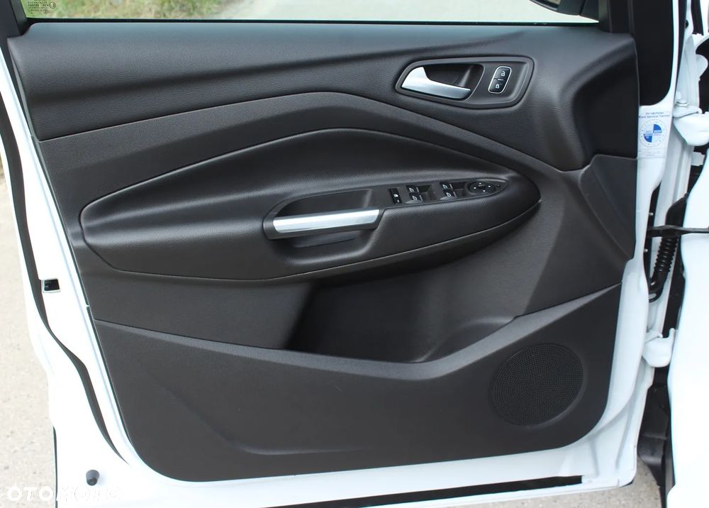 Ford Kuga - 32