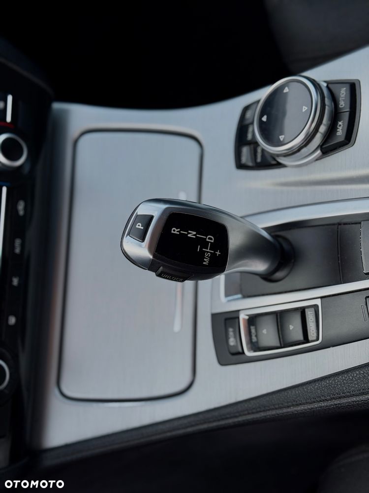BMW Seria 5 525d xDrive - 13
