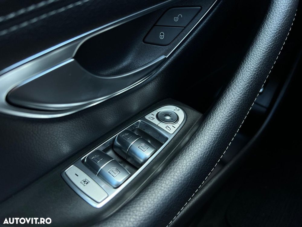 Mercedes-Benz E 300 9G-TRONIC Exclusive - 32