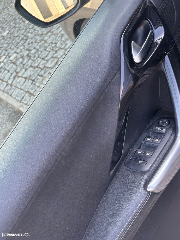 Peugeot 208 - 10