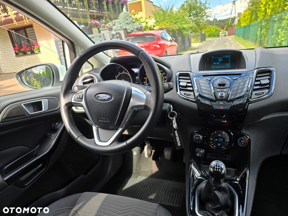 Ford Fiesta 1.0 EcoBoost Titanium - 25
