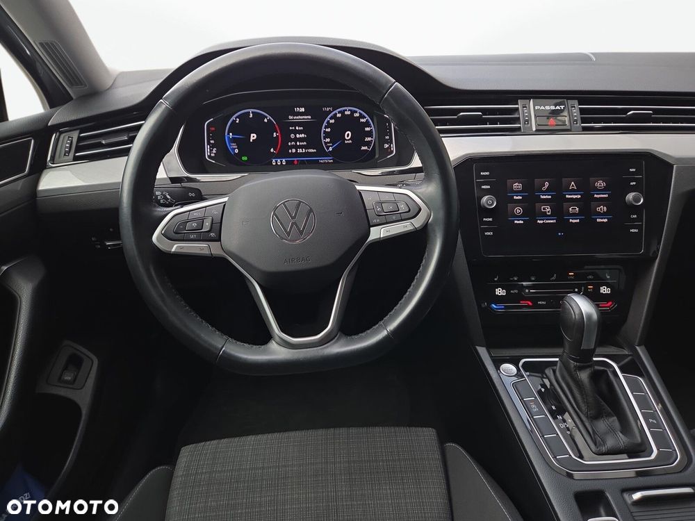 Volkswagen Passat Variant 2.0 TDI EVO Essence DSG - 10