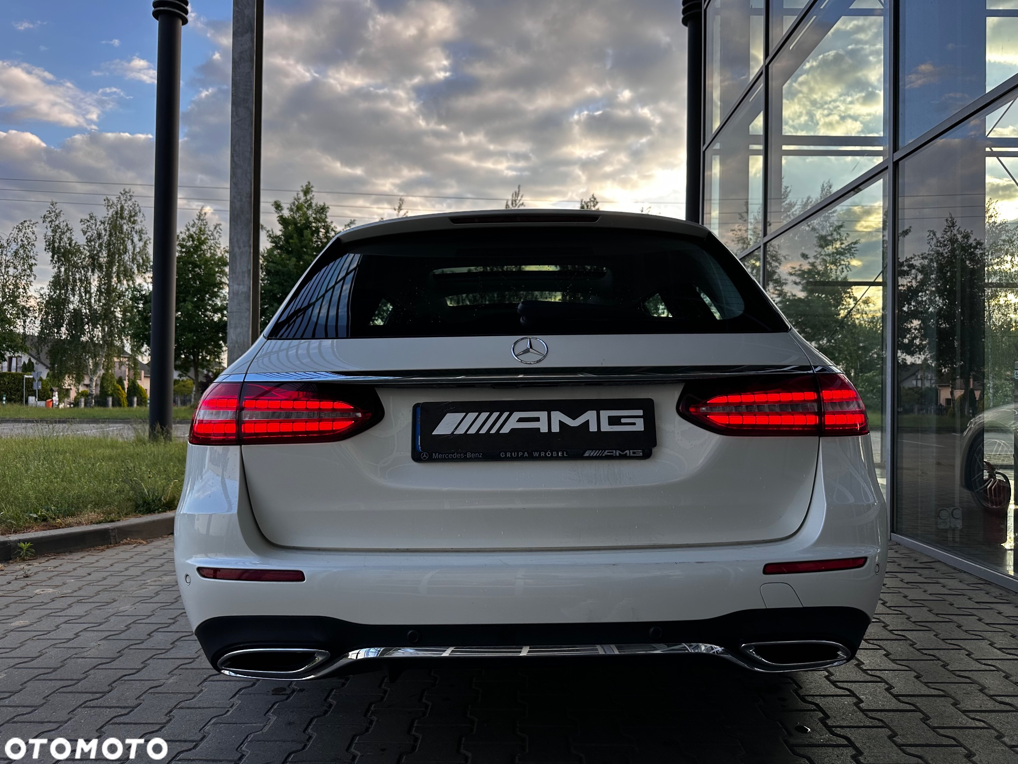 Mercedes-Benz Klasa E 220 d 4-Matic AMG/Avantgarde - 32