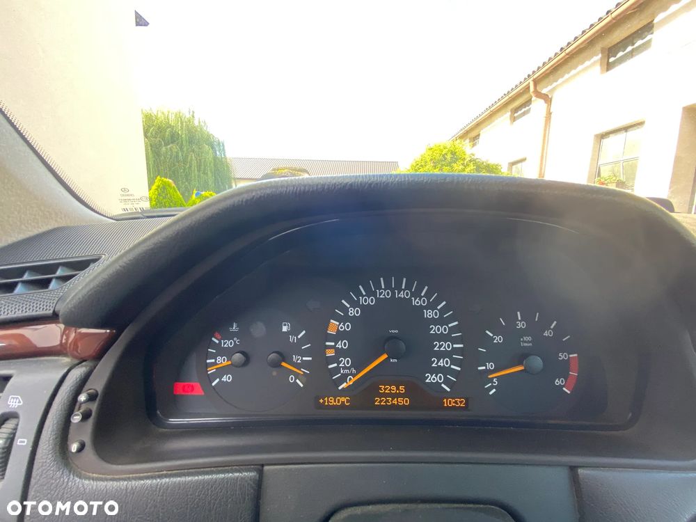 Mercedes-Benz Klasa E 250 TD Elegance - 7