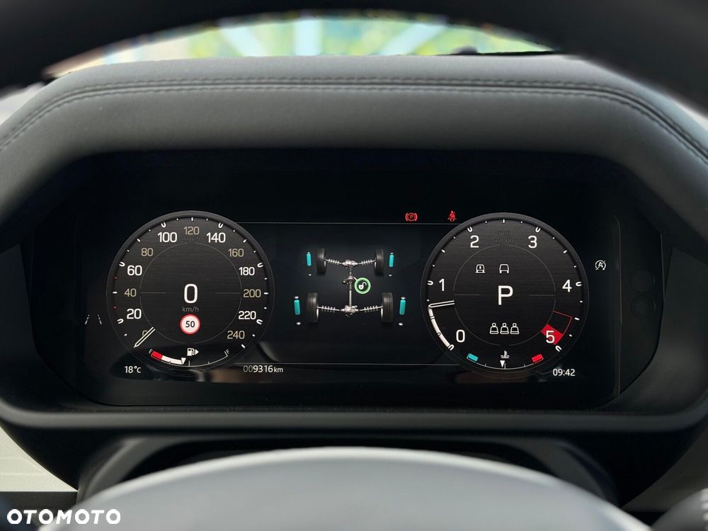 Land Rover Defender - 12