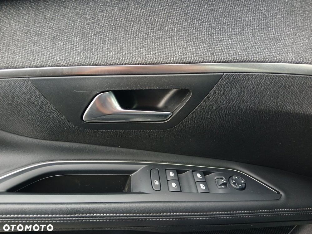 Peugeot 5008 1.6 PureTech Allure S&S EAT8 - 19