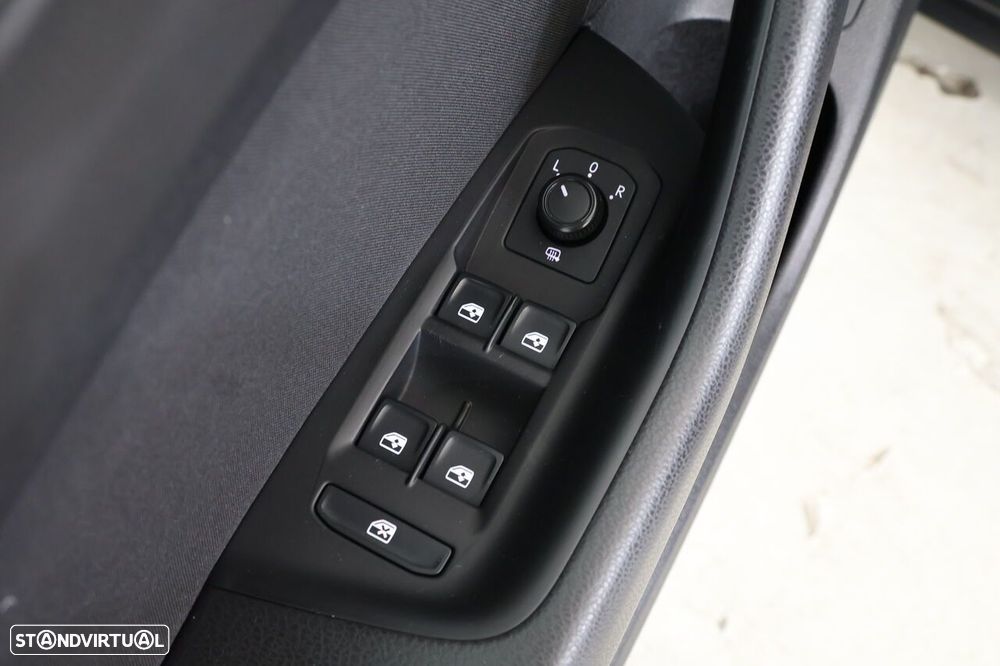 VW Passat Variant 2.0 TDi Business DSG - 16