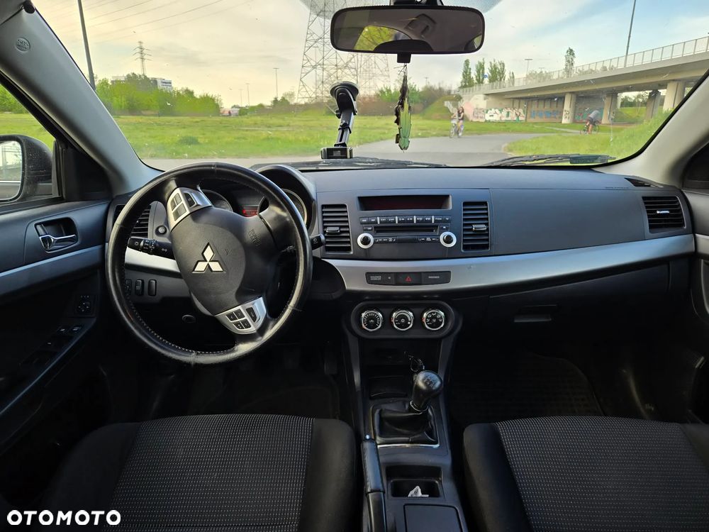 Mitsubishi Lancer 1.8 Invite - 4