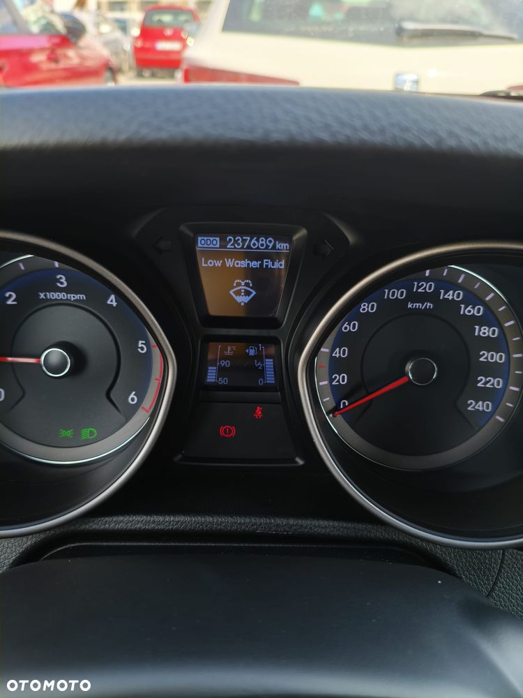 Hyundai i30 blue 1.6 CRDi Trend - 13