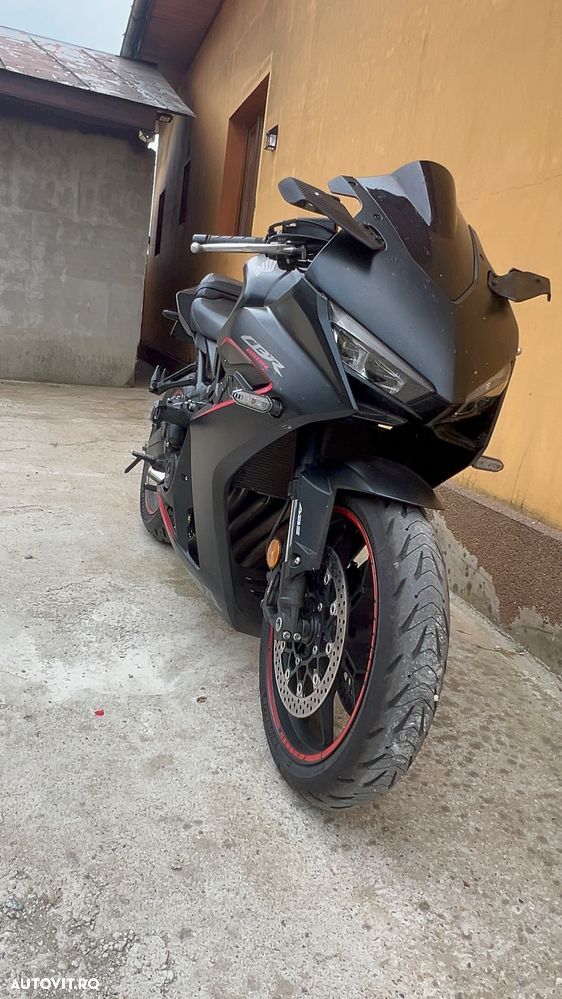 Honda CBR 650R - 4