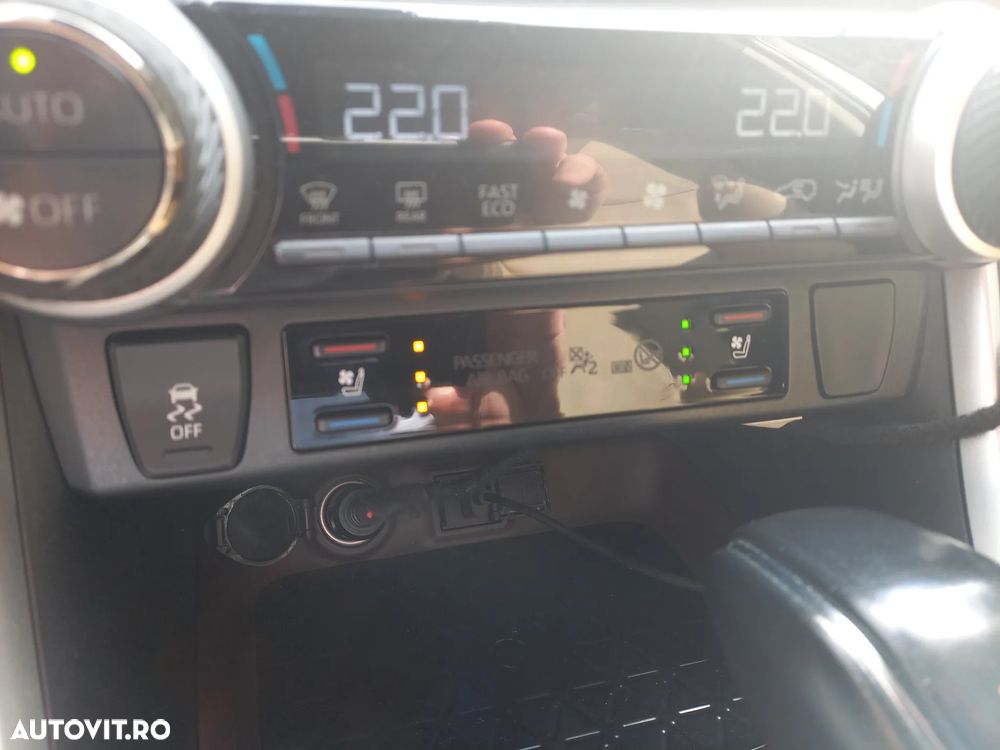 Toyota RAV4 2.5 VVT-iE 4x4 Luxury Premium - 30