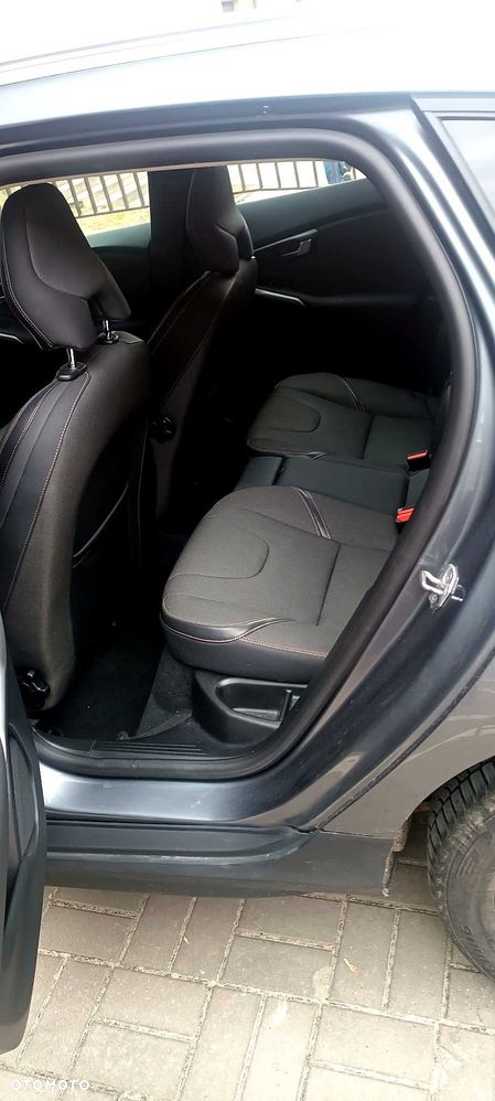 Volvo V40 Cross Country - 7