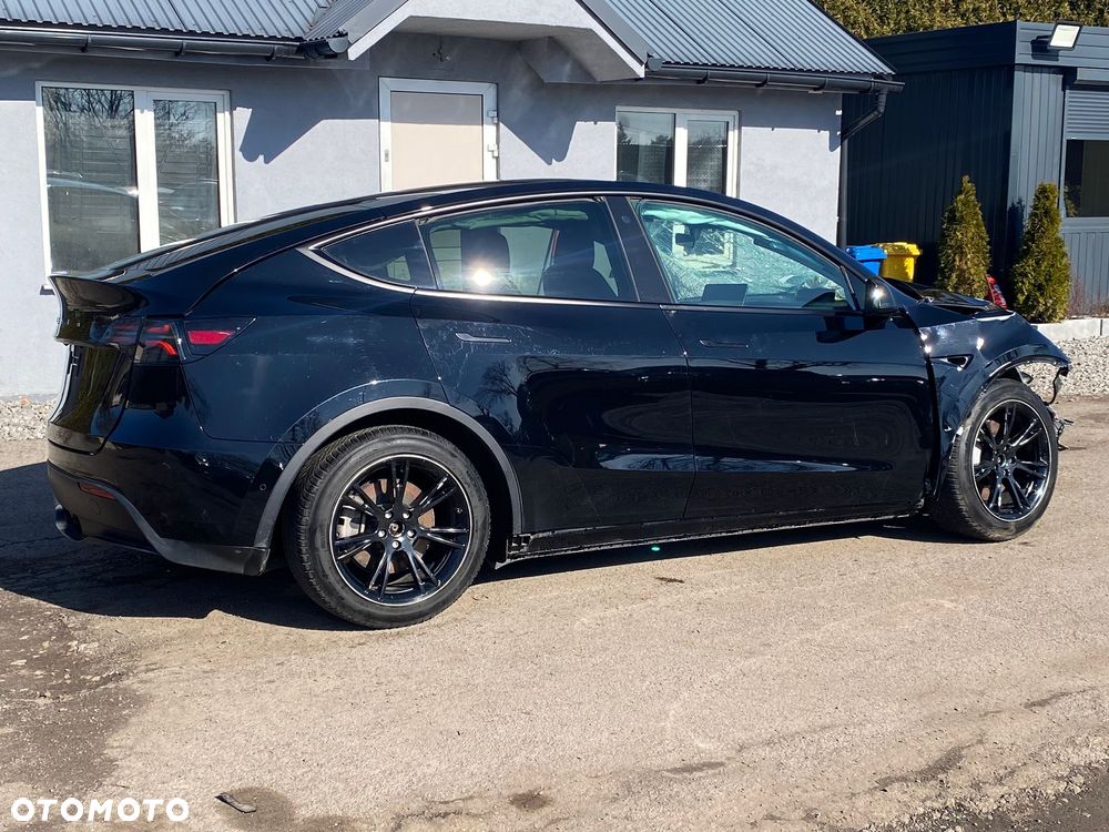 Tesla Model Y Long Range Dual Motor AWD - 2