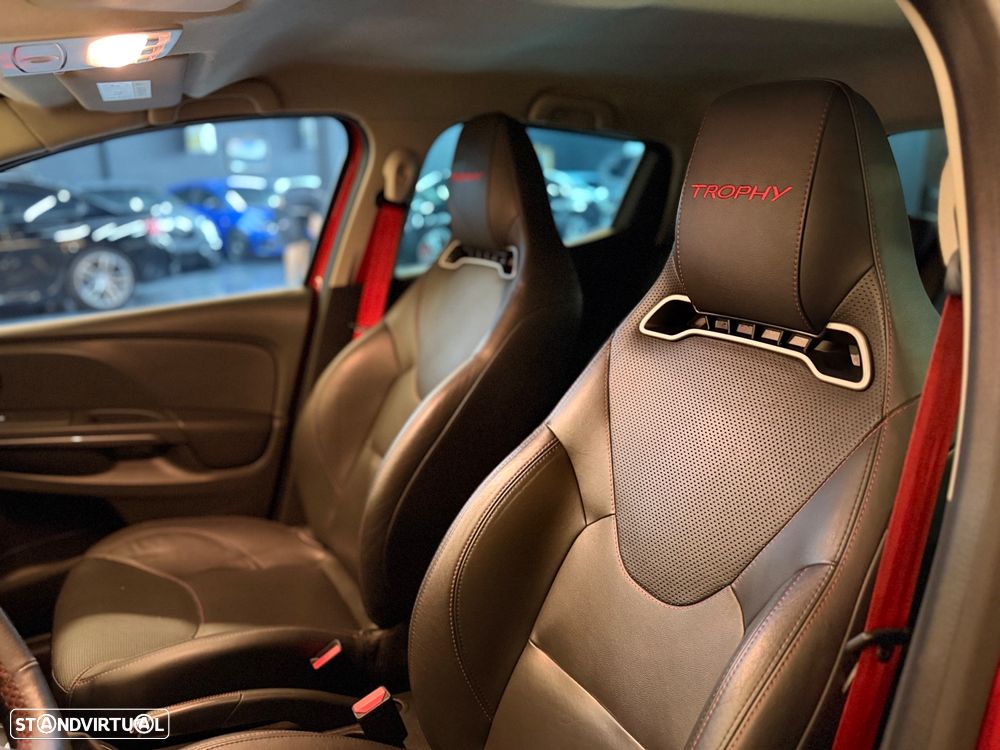 Renault Clio TCe 220 EDC R.S. Trophy - 7