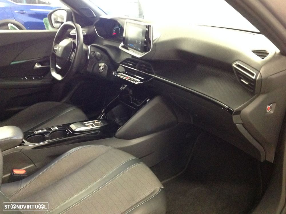Peugeot 2008 1.2 PureTech Allure EAT8 - 24