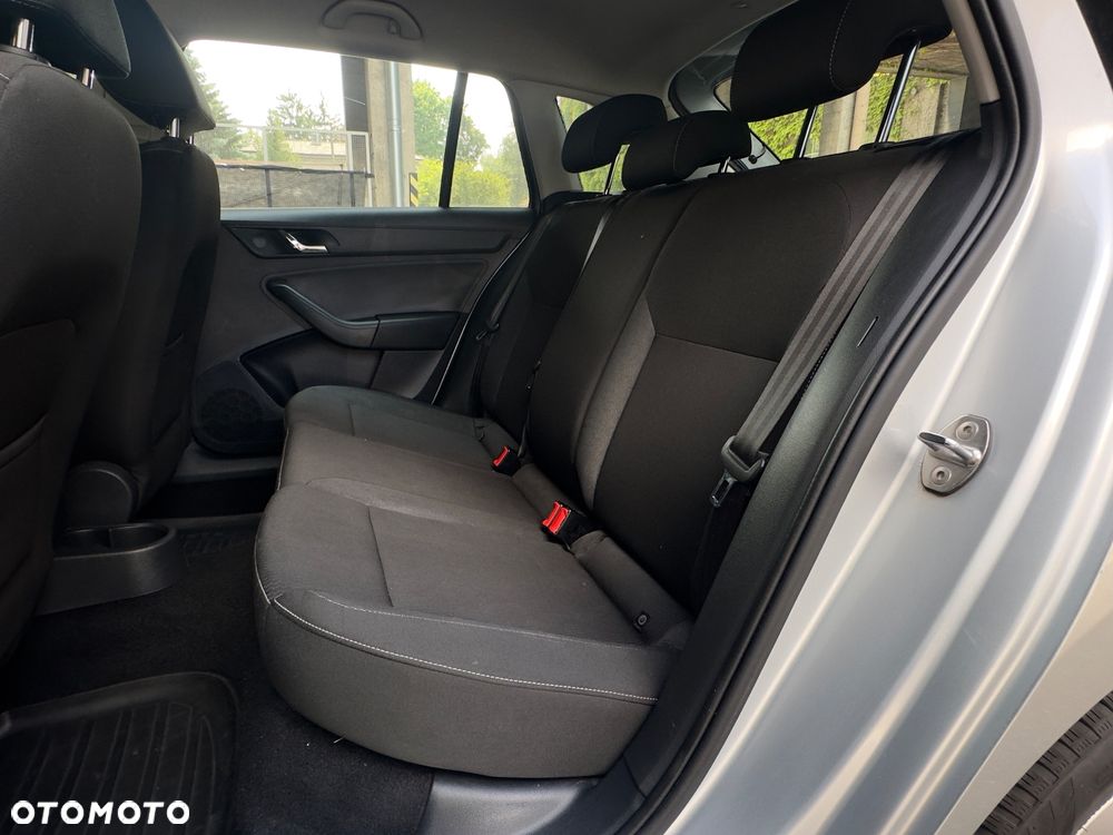 Skoda RAPID 1.2 TSI Ambition - 16
