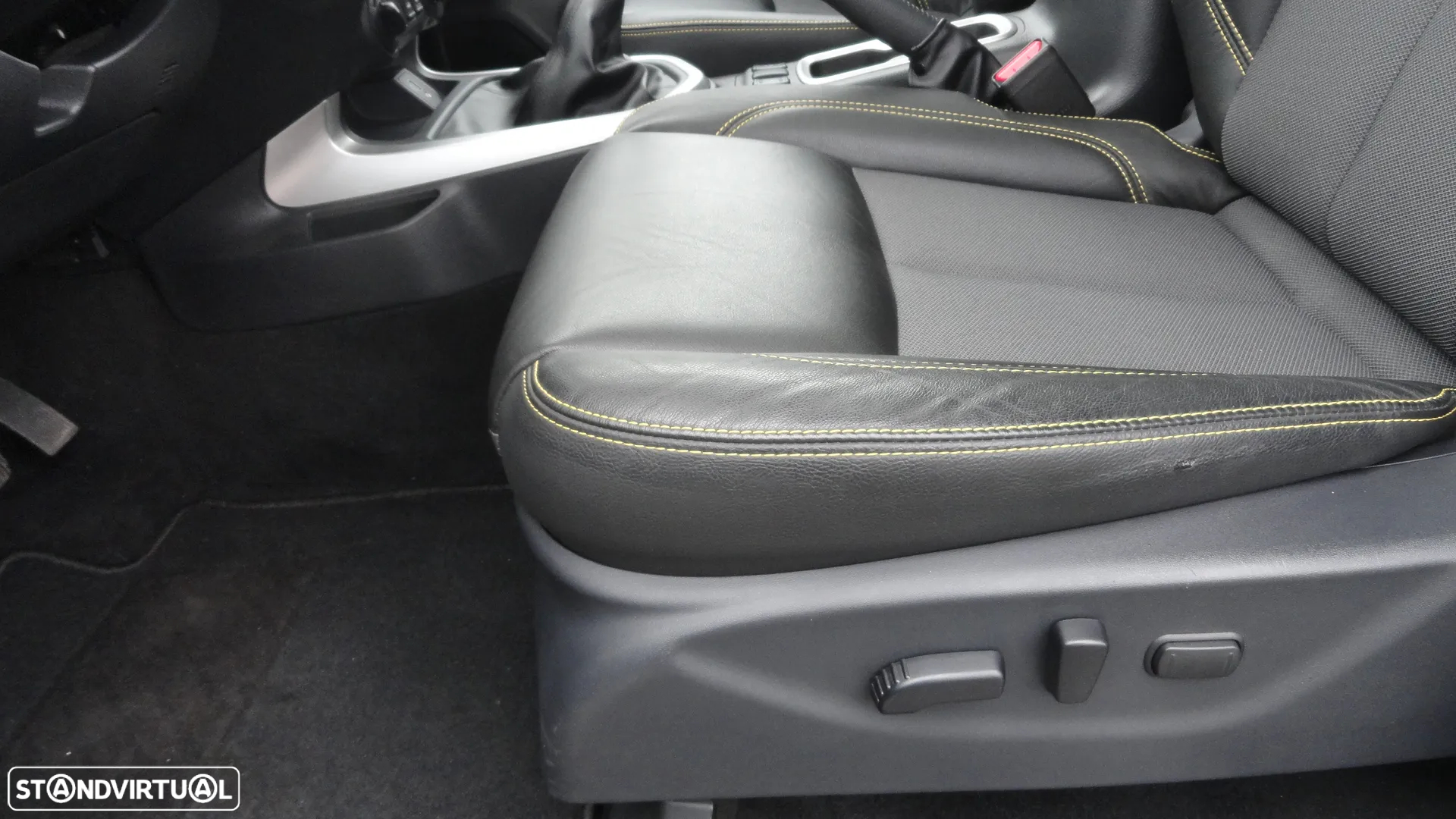 Nissan Navara 2.3 dCi CD 4WD N-Guard - 26