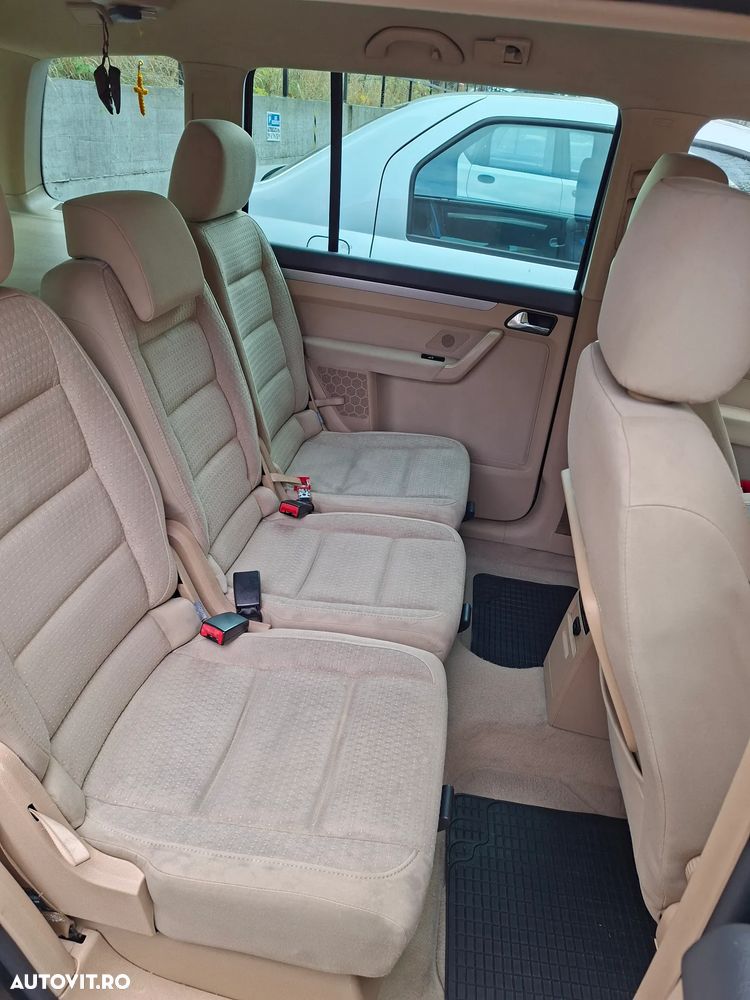 Volkswagen Touran - 5