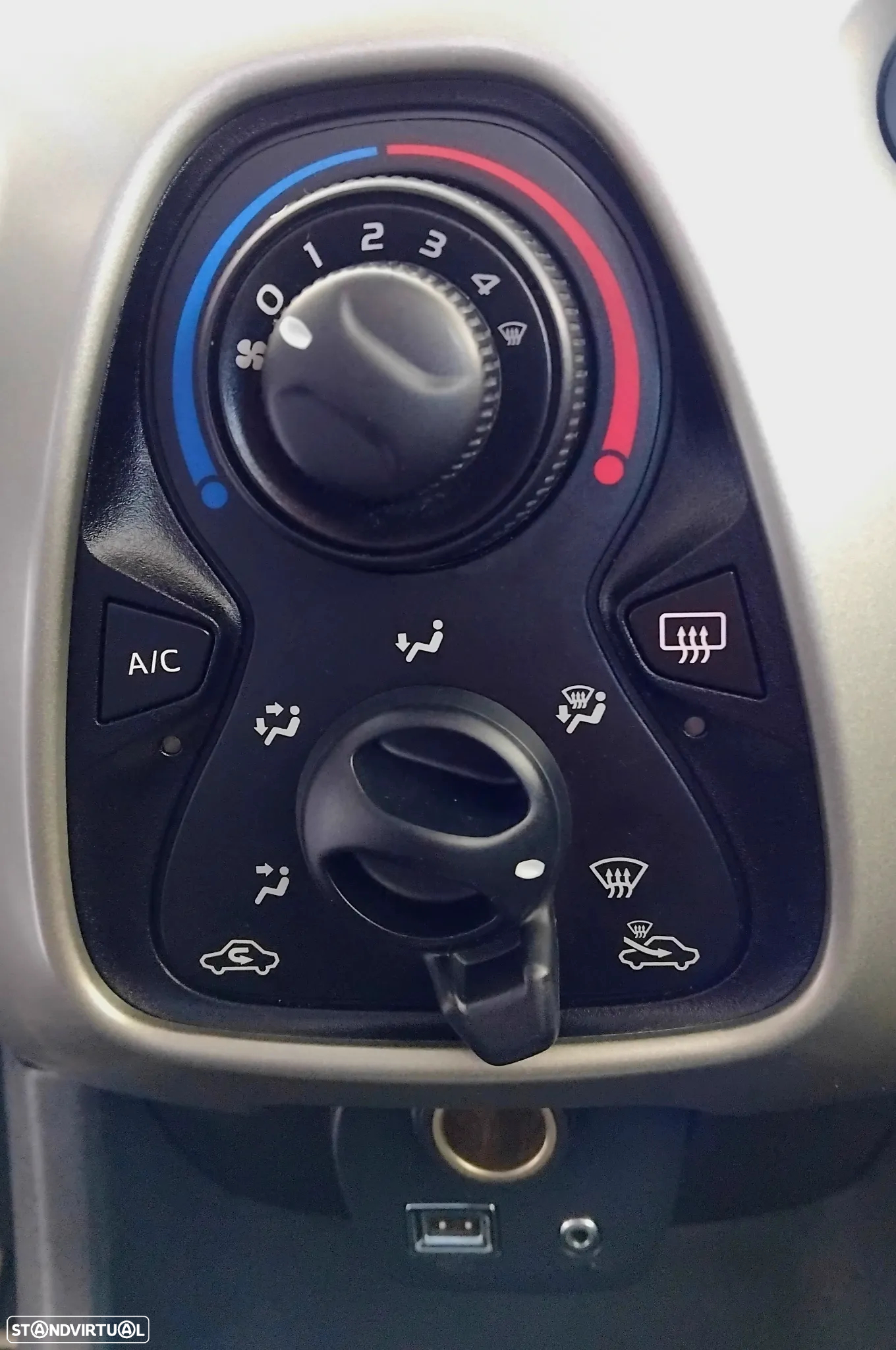 Toyota Aygo 1.0 X-Play - 12
