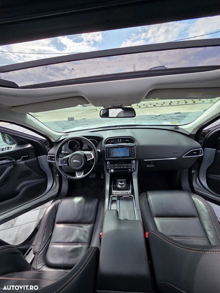 Jaguar F-Pace 20d AWD Prestige - 9