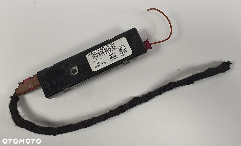 WZMACNIACZ ANTENY MERCEDES W204 A2048200089 - 1