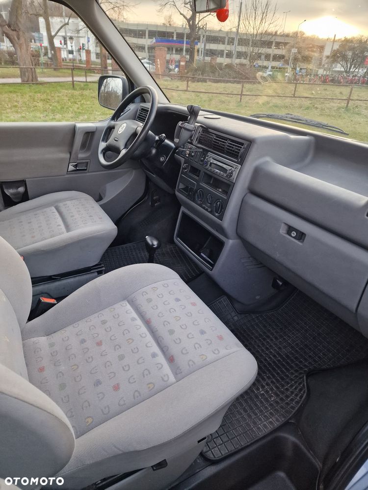 Volkswagen Caravelle - 30