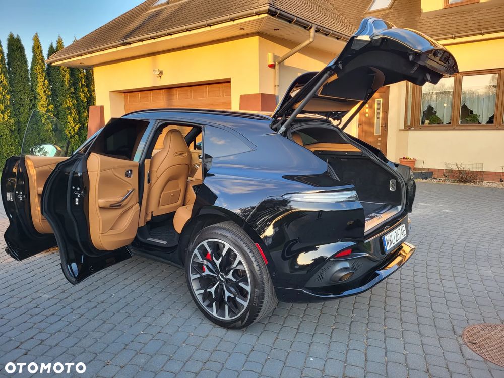 Aston Martin DBX - 26