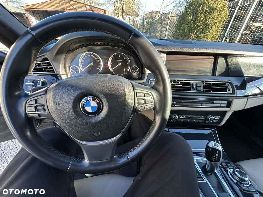 BMW Seria 5 525d Luxury Line - 18