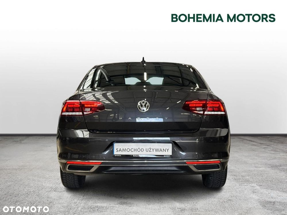 Volkswagen Passat - 4