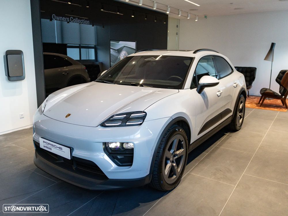 Porsche Macan Electric 4 - 11