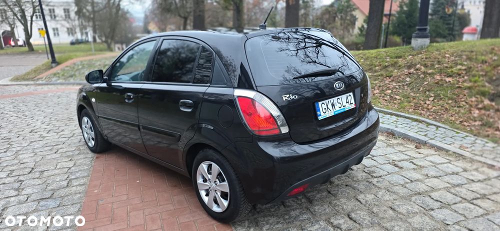 Kia Rio 1.4 Family + - 4