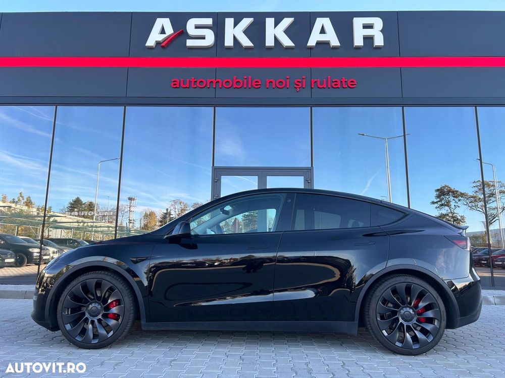 Tesla Model Y Performance Dual Motor AWD - 11