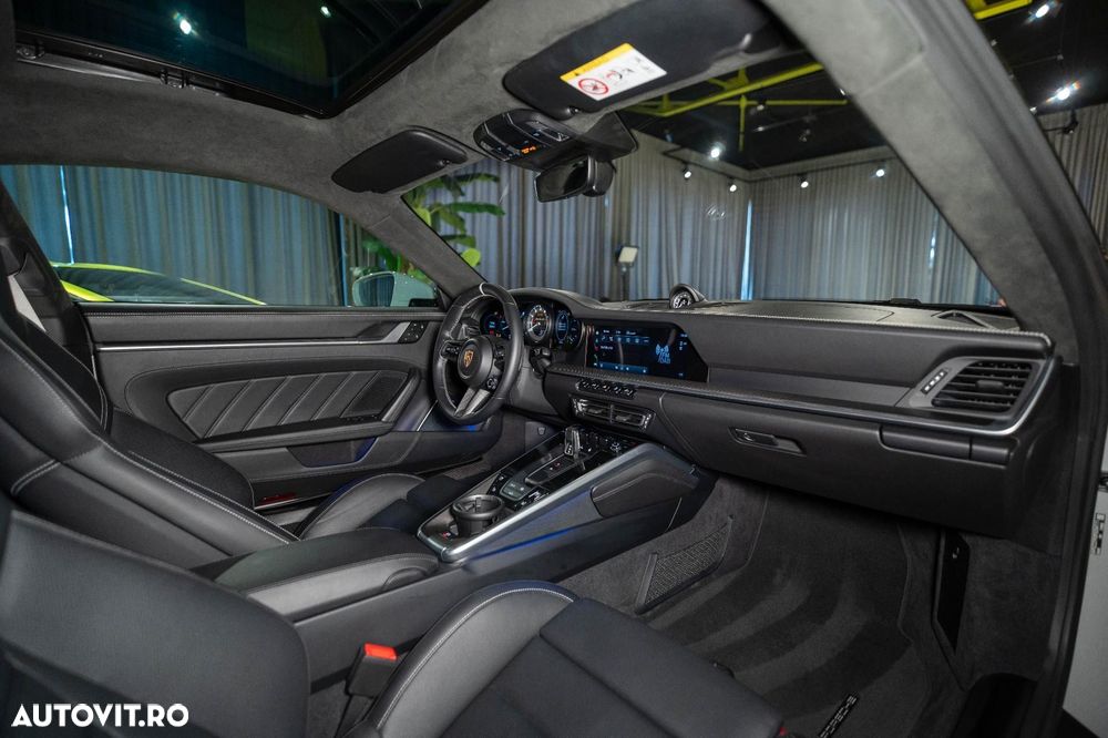 Porsche 911-TURBO-S - 28