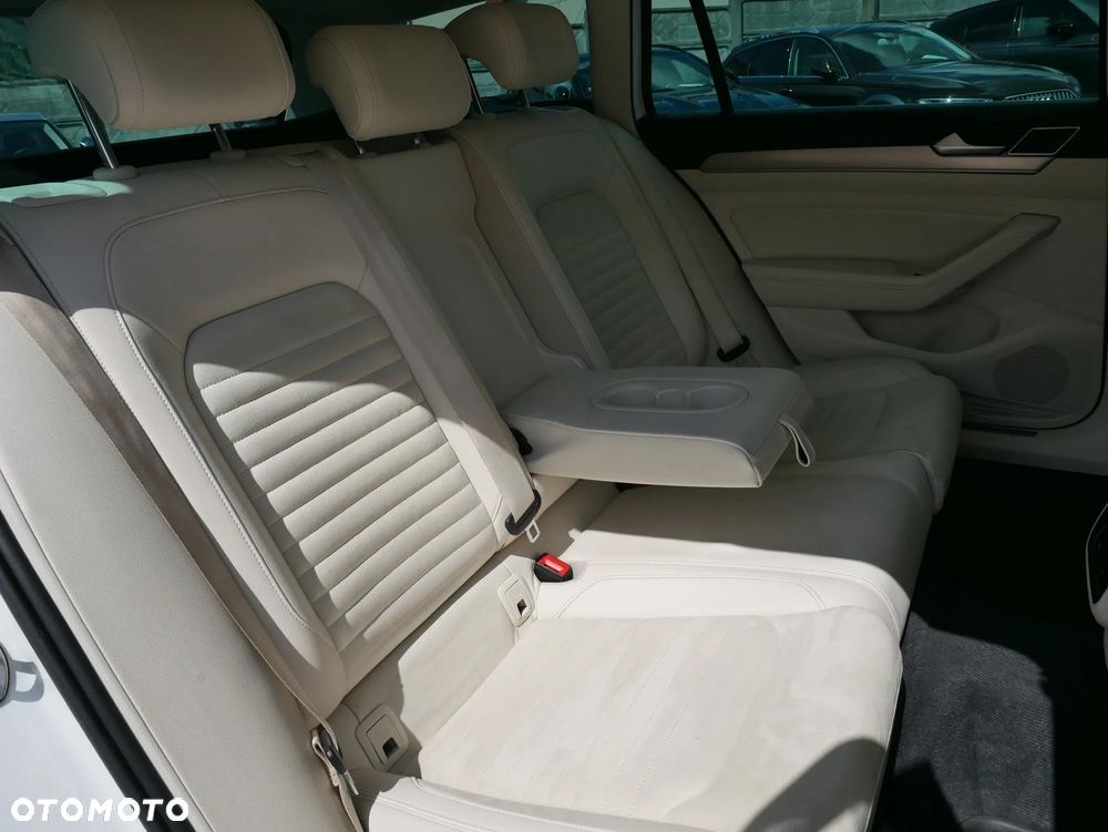 Volkswagen Passat Variant 2.0 TDI SCR DSG Highline - 11