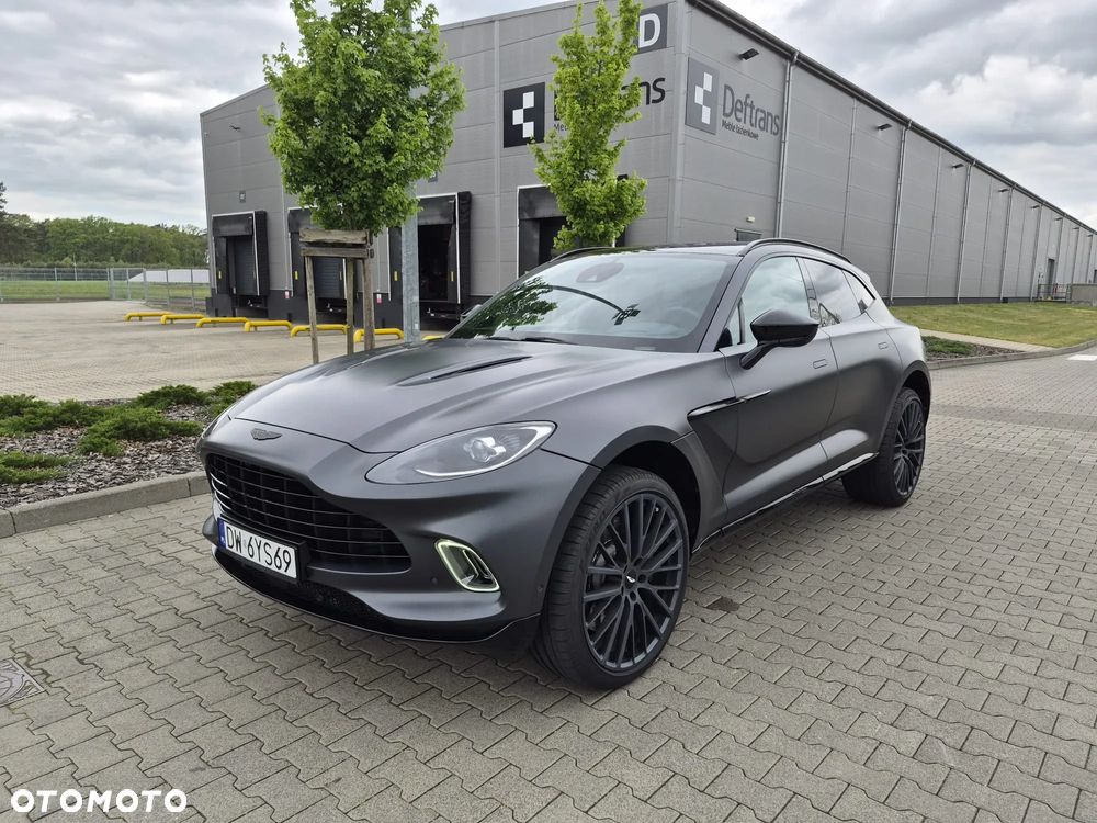 Aston Martin DBX - 28