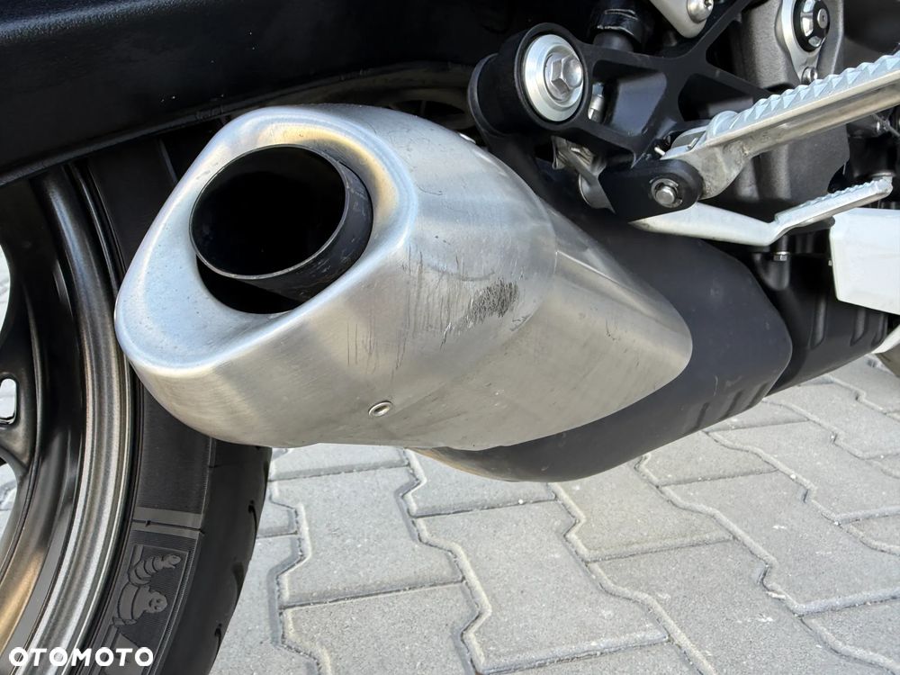 Triumph Street Triple - 14