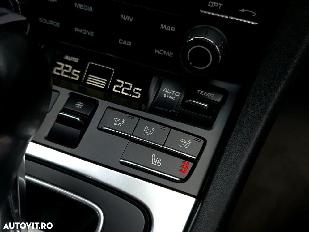 Porsche 911 Carrera 4 PDK - 13
