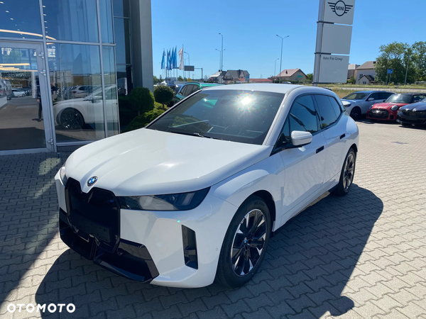 BMW iX xDrive45 100.6kWh
