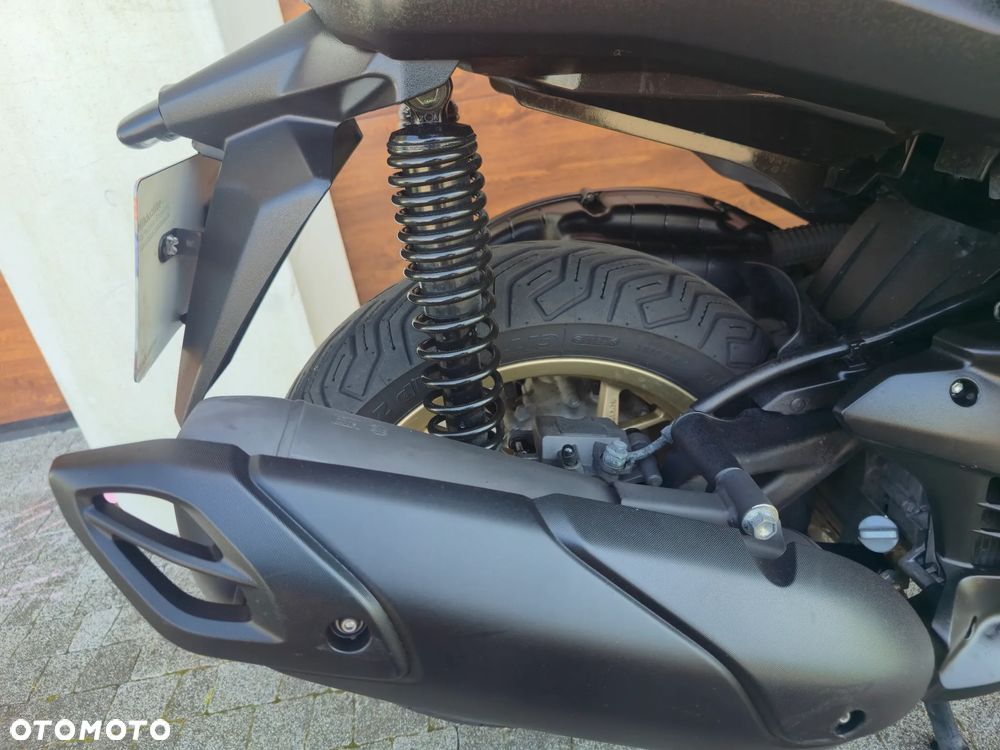 Yamaha X-max - 17