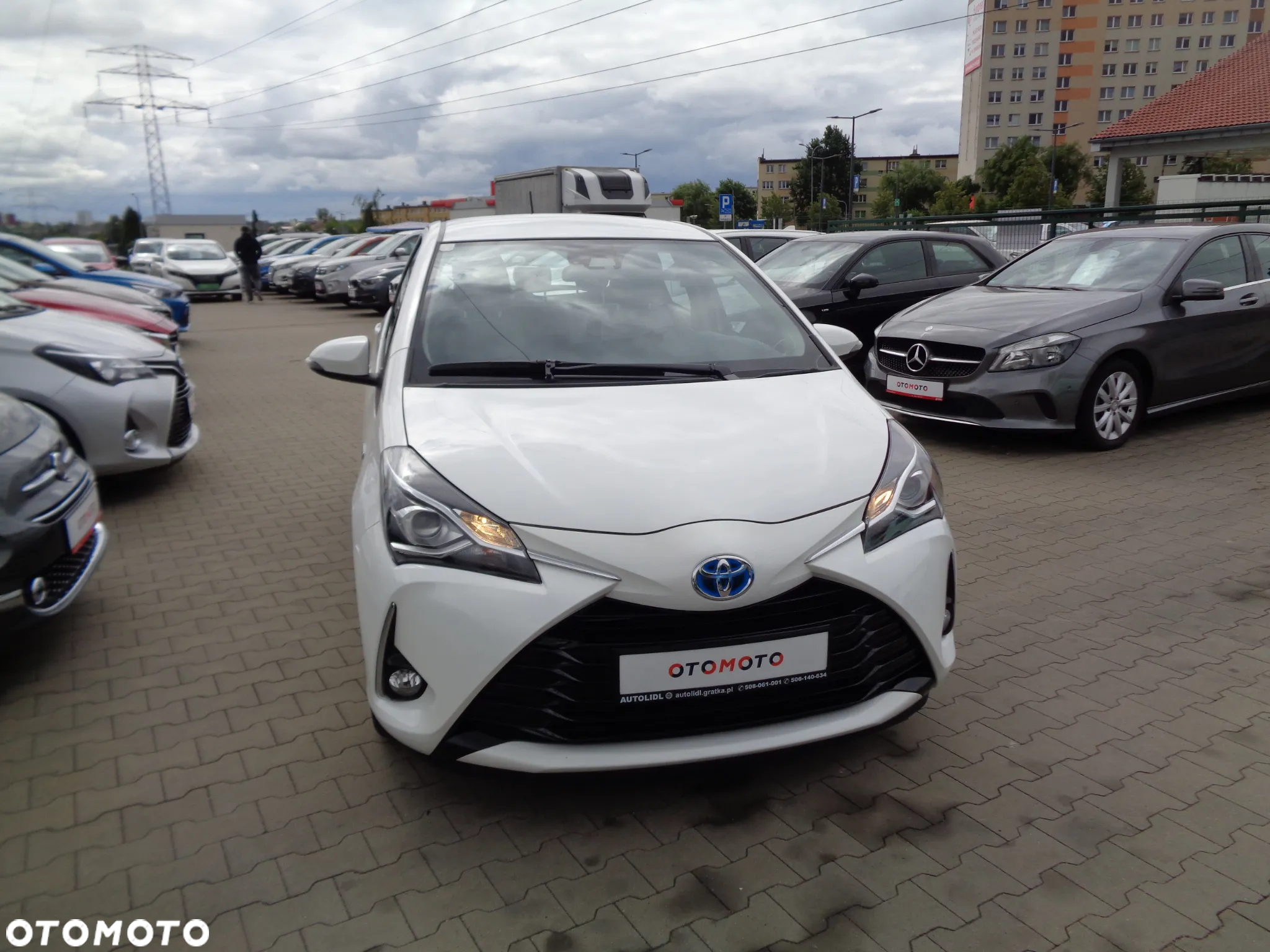 Toyota Yaris Hybrid 100 Premium - 3