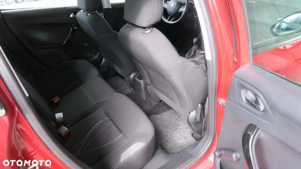 Peugeot 208 - 11