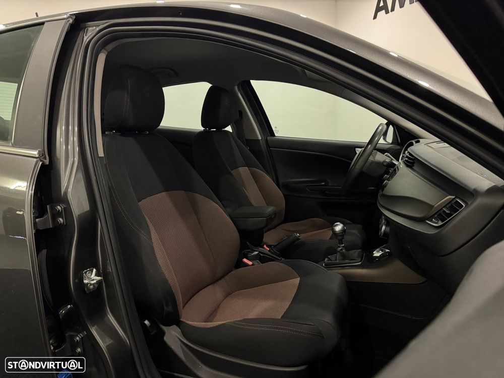 Alfa Romeo Giulietta 1.6 JTDM Distinctive - 7
