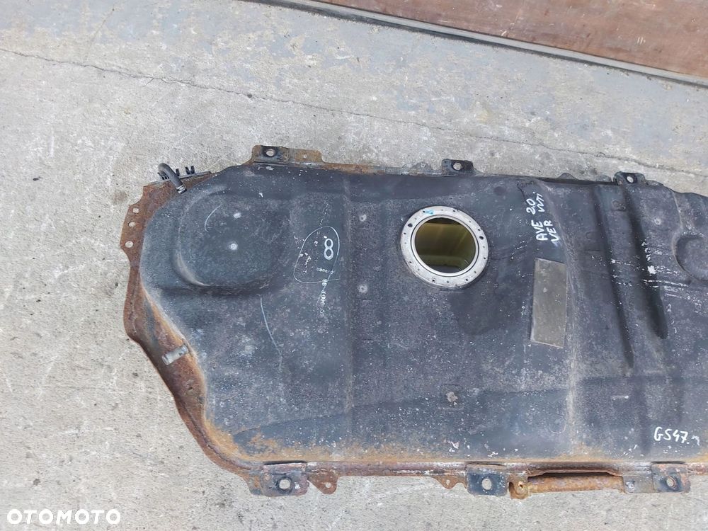 Avensis Verso 01-06r zbiornik bak paliwa 2,0 vvti - 2