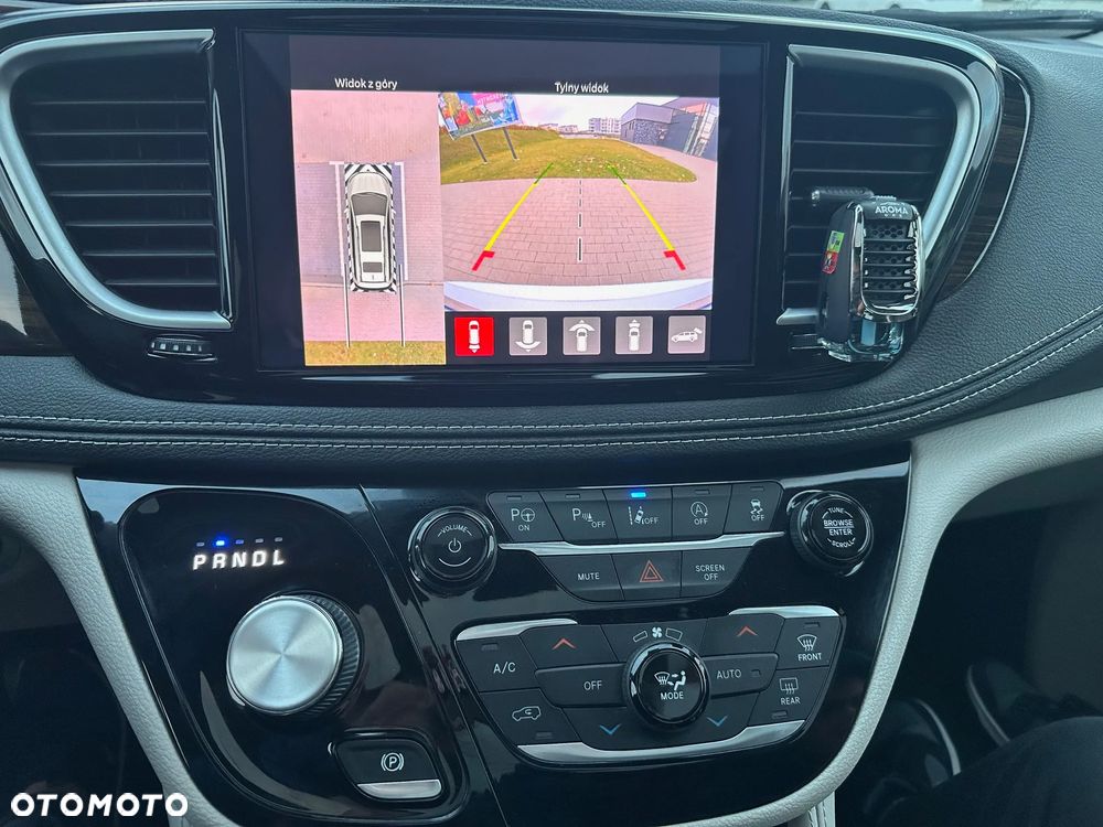 Chrysler Pacifica - 10