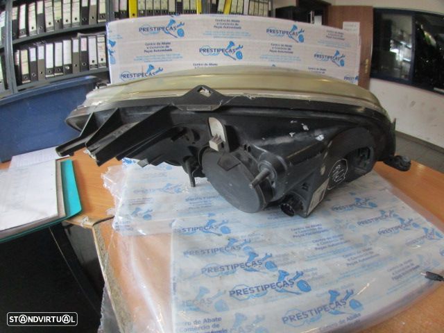 Farol 45570999 1353198080 FIAT FIORINO 2009 1.3 MULTIJET 16V 75 CV 4P BRANCO ESQ H4 MAKO Apoio Danificado - 2