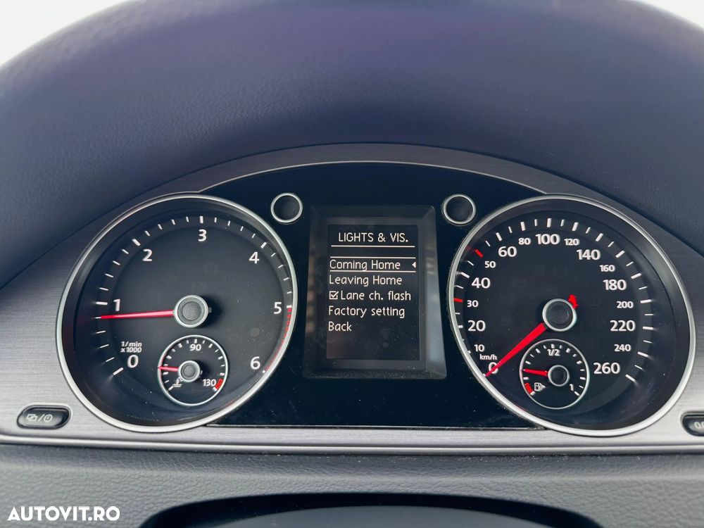 Volkswagen Passat Variant 2.0 TDI BlueMotion Technology DPF Comfortline - 13